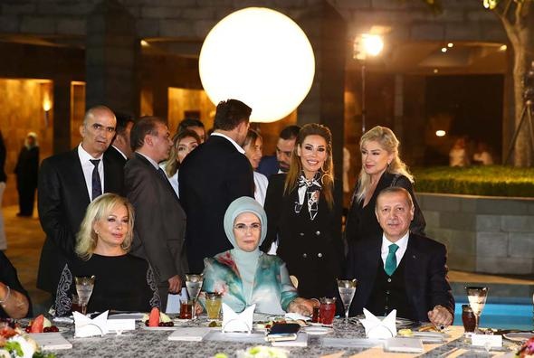 Erdoğan'ın iftar yemeğine sanat dünyasından büyük ilgi