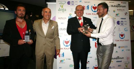 1. Uluslararası Türk Kalp Vakfı Senyor Tenis Turnuvası Defileyle Başladı
