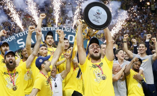 Ünlü isimlerden Fenerbahçe'ye tebrik mesajları yağdı