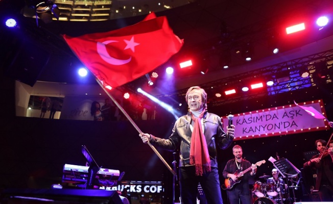 11 bin kişi Erol Evgin'in şarkılarıyla coştu