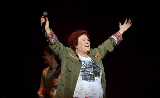 Selda Bağcan Harbiye Açıkhava Tiyatrosu'nda müzik ziyafeti çekti