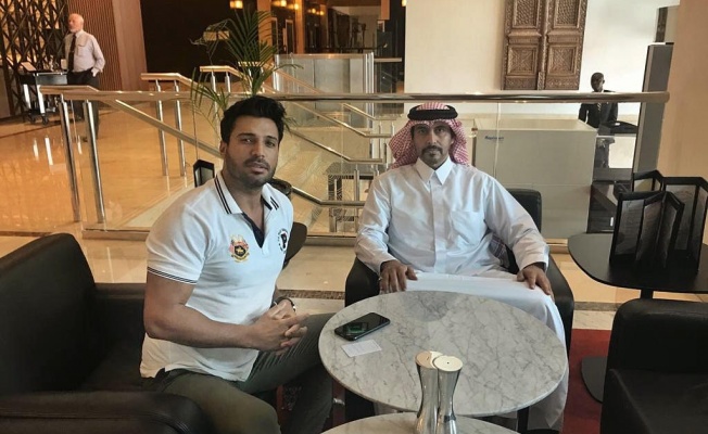 Katarlı milyonerden Burak Özçivit'e benzerliğiyle dikkat çeken oyuncuya övgü!