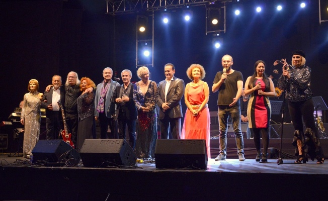 Efsaneler Harbiye Açıkhava Sahnesi'nde müzik ziyafeti çekti