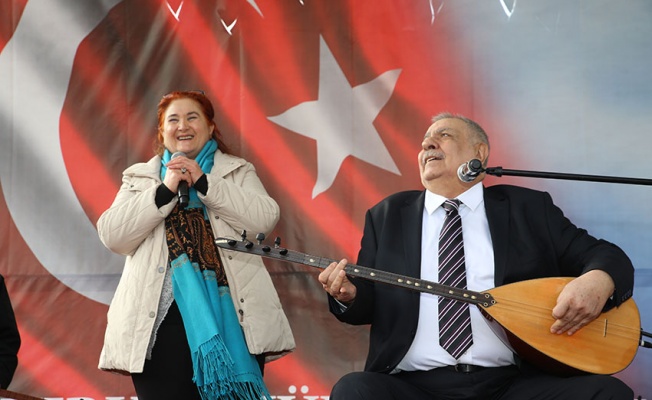 Arif Sağ ve Sebahat Akkiraz Bakırköy de konser verdi