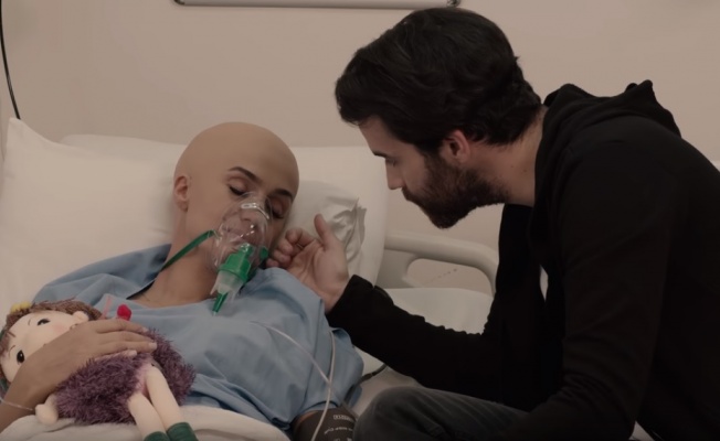 Tuğba Özay klibinde kanser hastasını canlandırdı!