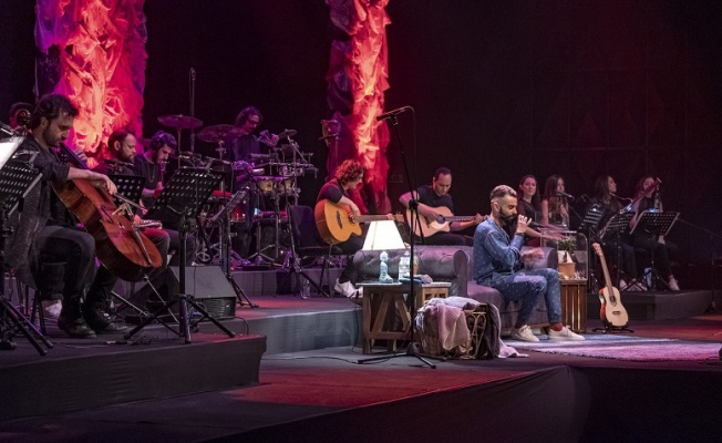 Gökhan Türkmen'den Akustik Konser