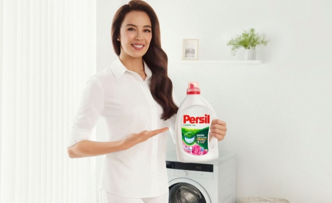 Azra Akın deterjan markasının reklam yüzü oldu