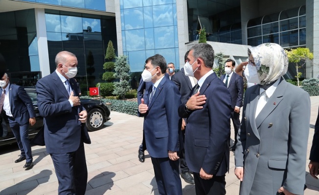 Cumhurbaşkanı Recep Tayyip Erdoğan, Gölbaşı Belediyesi'ni ziyaret etti