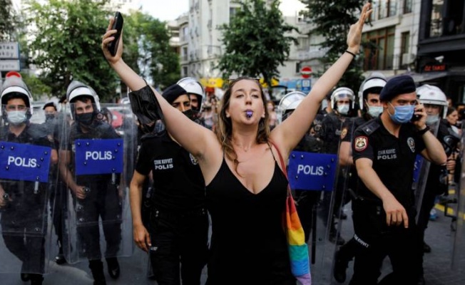 Madonna, İstanbul'da ki Onur Yürüyüşü'nü paylaştı... "Neden bu kadar çok polis var?”