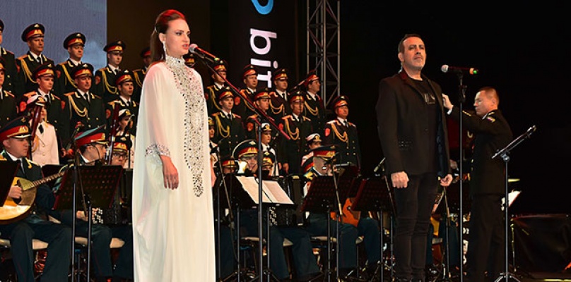 Haluk Levent ve Rus Kızıl Ordu Korosu Manavgat'ta Konser Verdi