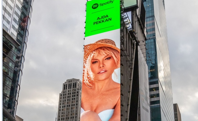 Ajda Pekkan New York Times Square'de!