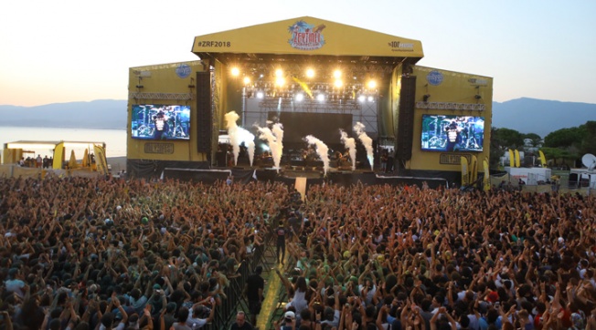 Müzik Meslek Birlikleri Zeytinli Rock Festivali'nin yasaklanmasına ortak bildiri yayınlayarak tepki gösterdi