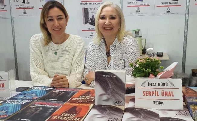 Yazar Serpil Ünal imza gününde okurlarıyla buluştu.