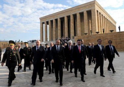 Başbakan ve Cumhurbaşkanı Anıtkabir'de ki törenlere katılmadı.