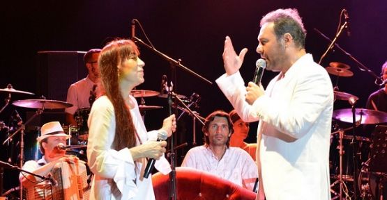 Leman Sam ve Yaşar Bodrum Kalesi'nde müzik ziyafeti çekti