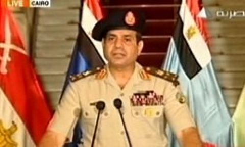 Mısır'da asker yönetime el koydu!
